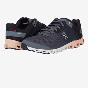 Like New Women’s On Cloudflow Sneakers - size 10